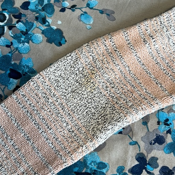 TNA Hoody - Picture 3 of 5